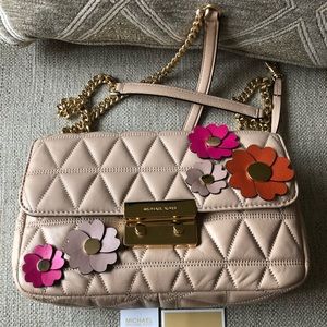 Like New Michael Kors lamb big shoulder bag